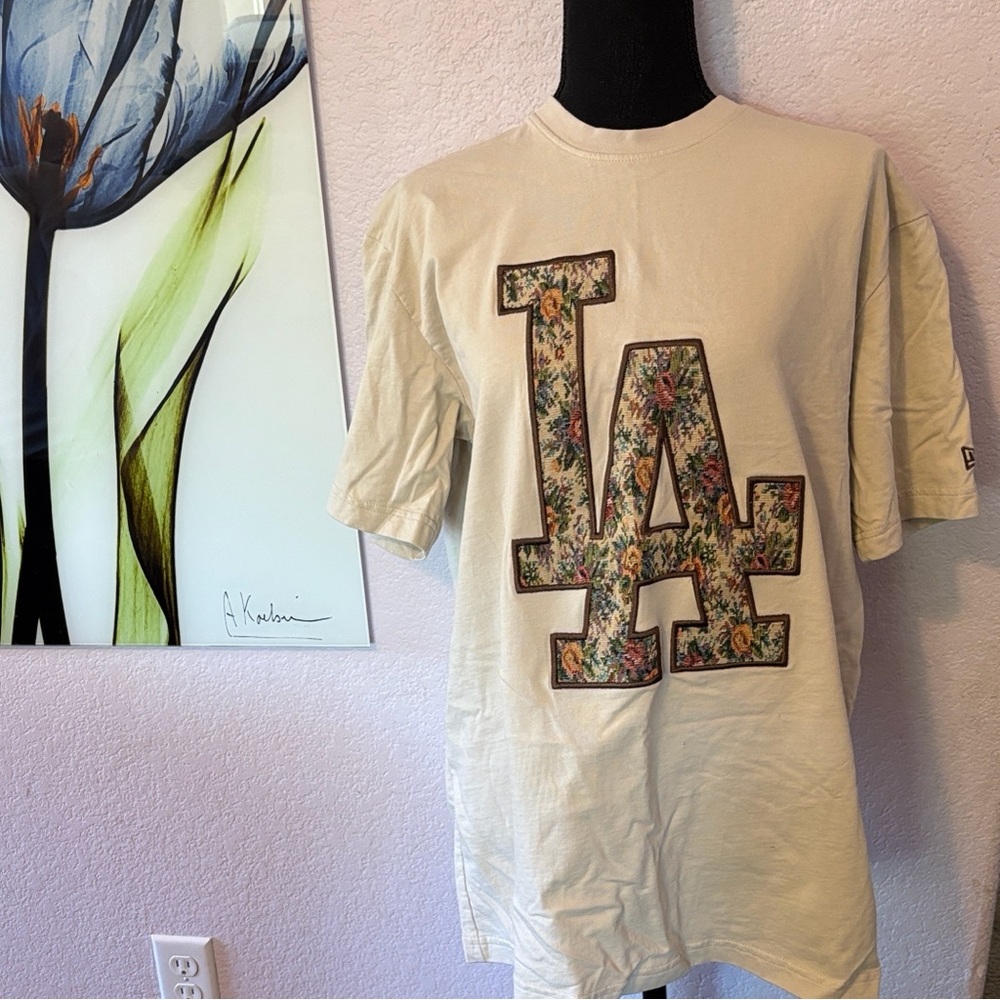 Dodgers shirt size medium